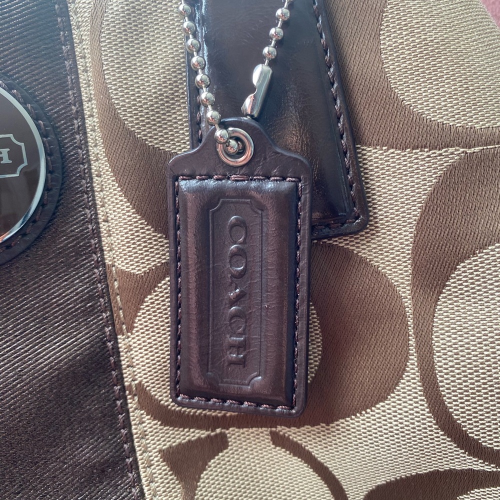 Vintage Coach Tan and Brown Signature Shoulder Bag - Picture 3 of 8